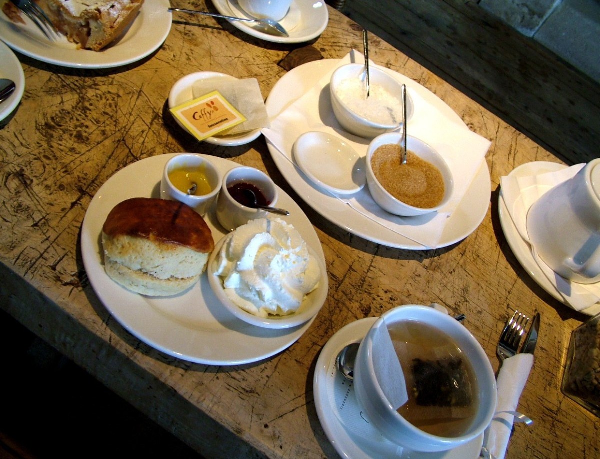 Scones und Tee im Coffyn