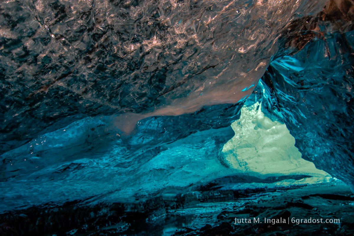 Helles Grün am Höhlenausgang