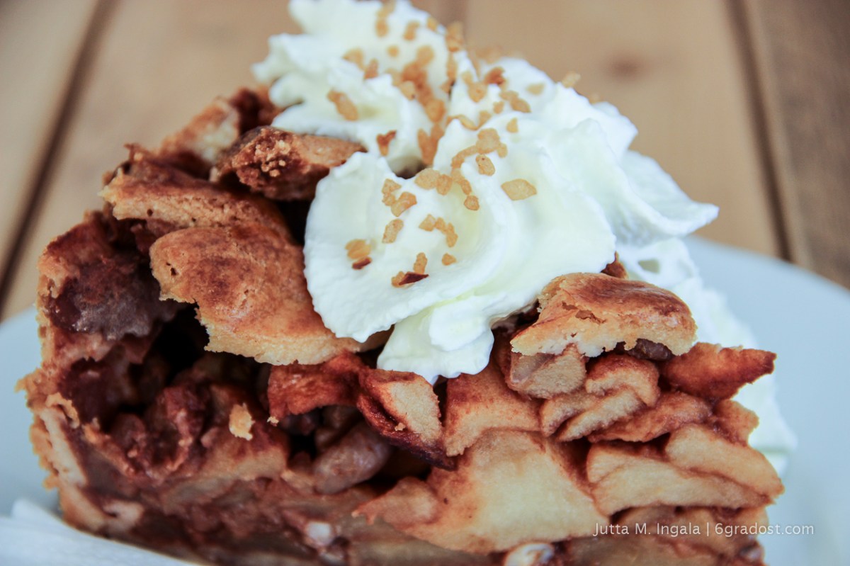 Appeltaart met slagroom