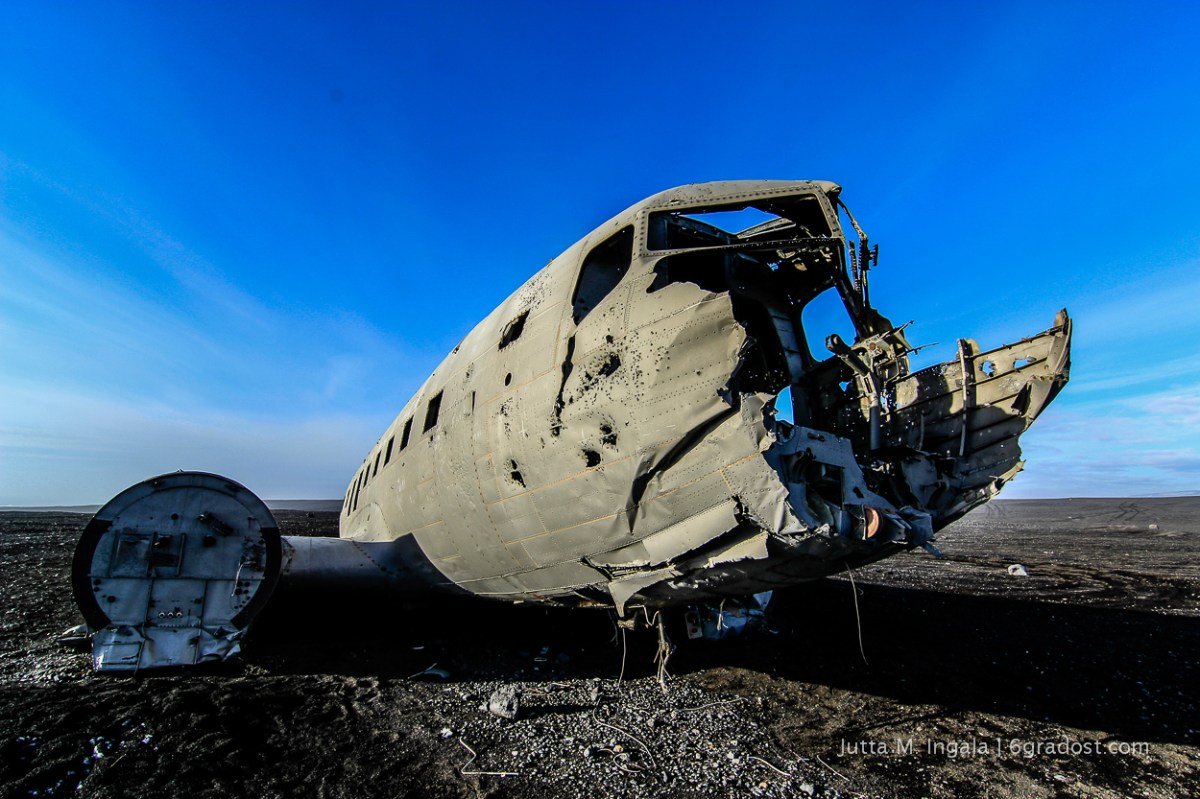 DC-3 - statt Cockpit ein klaffendes Loch