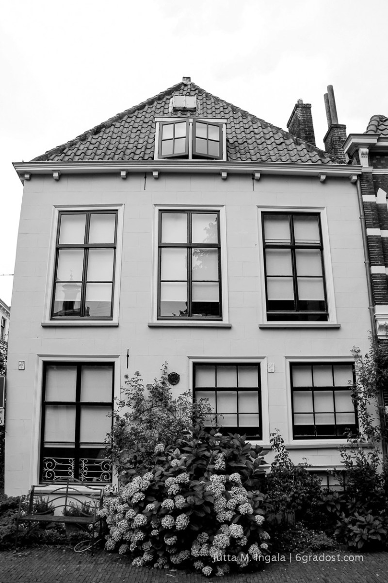 Die Bank vor dem Haus gehört dazu