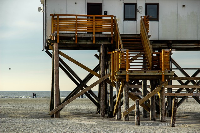 Pfahlbau am Strand von St. Peter-Ording