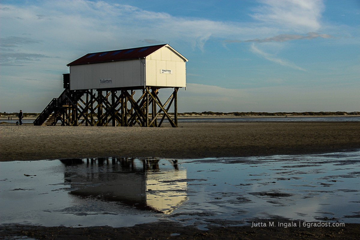 Pfahlbau - hier mit ganz profaner Bestimmung