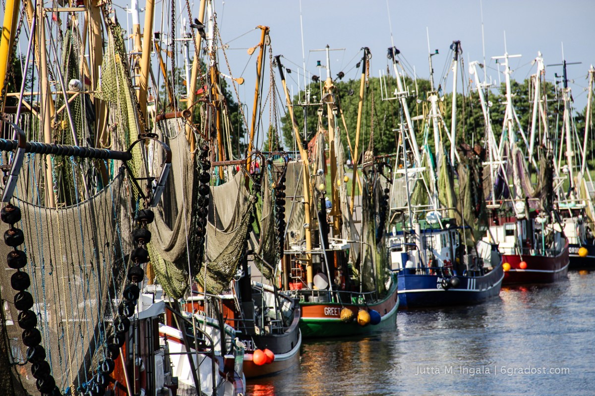 Malerischer Hafen von Greetsiel