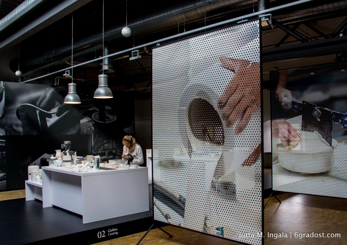 Wo Besucher Experten über die Schulter schauen und selbst Porzellan bemalen können