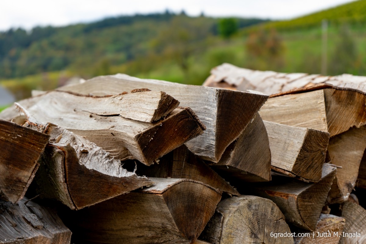 Holz für Winterwärme im Tal