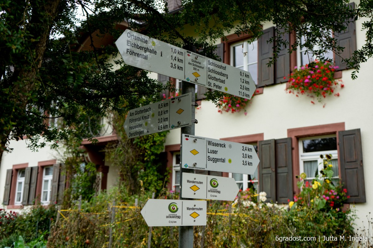 Wegkreuzung am Schlosshof