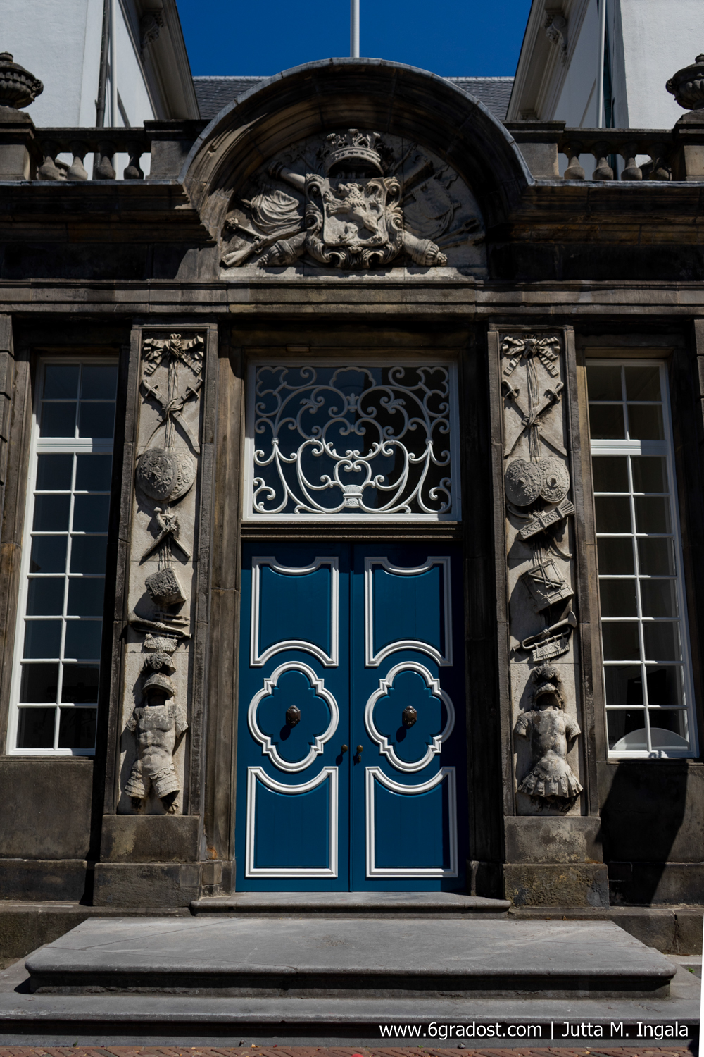 Prächtiges Portal am alten Rathaus in Zutphen